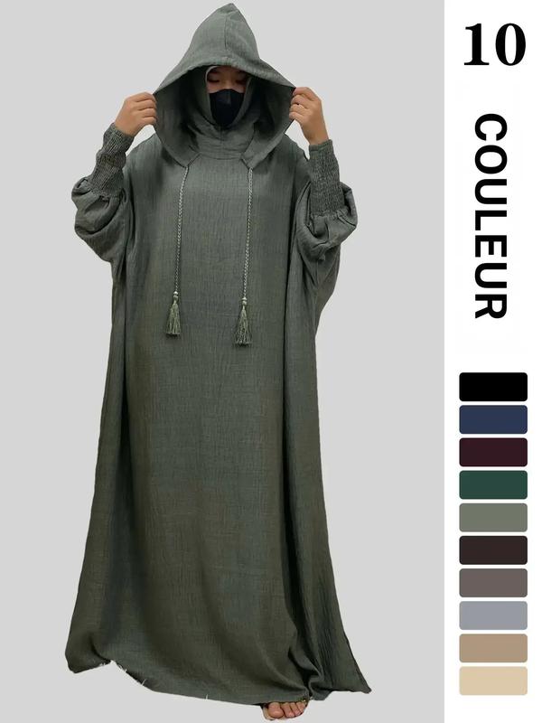 Robe longue à capuche et manches chauve-souris, couleur unie.