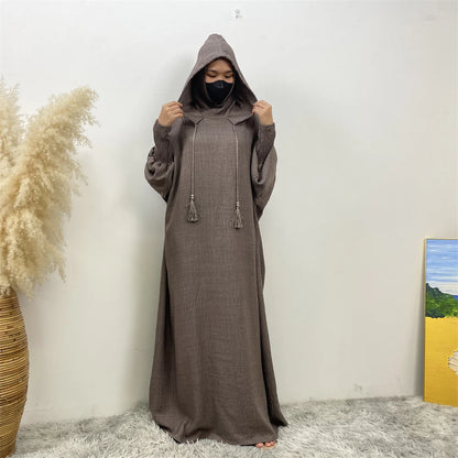 Robe longue à capuche et manches chauve-souris, couleur unie.