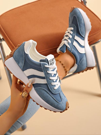 Baskets légères à lacets pour femme – Chaussures de sport respirantes, semelle amortissante et antidérapante en caoutchouc. Sneakers décontractées toutes saisons.